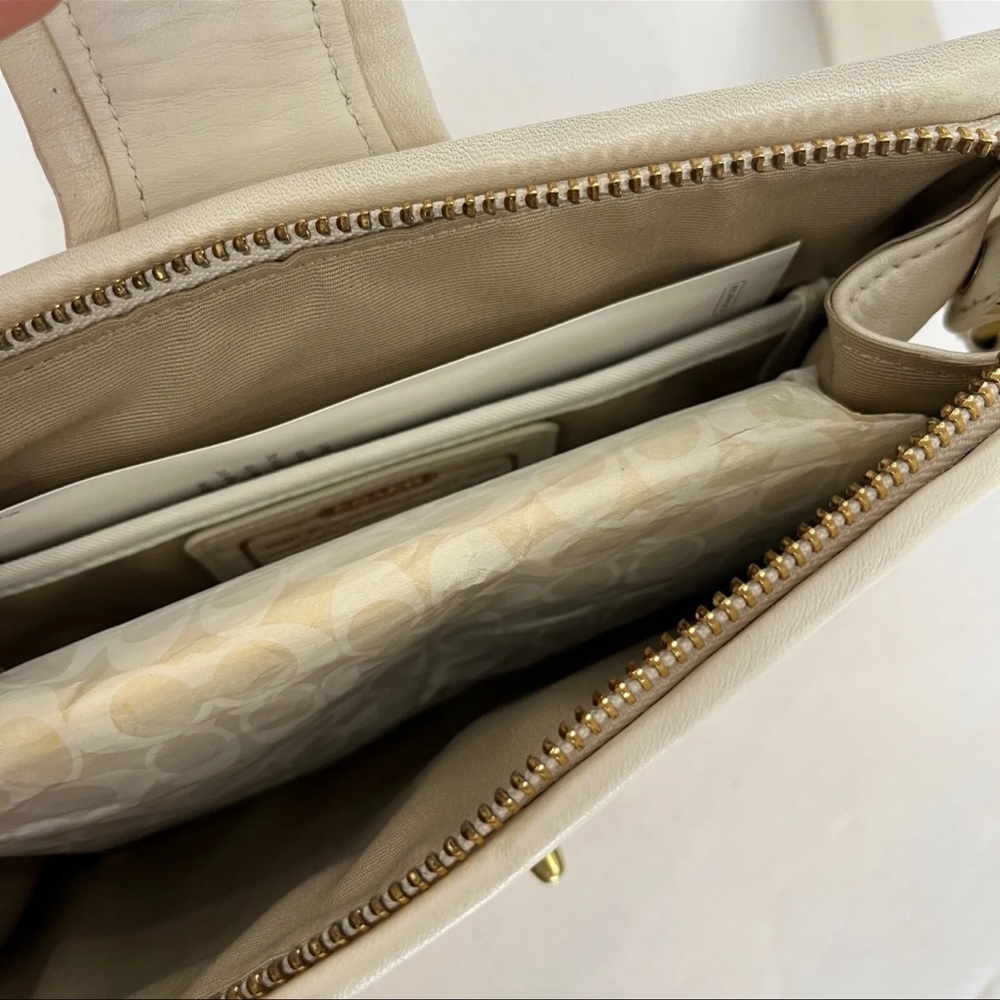 Coach Wristlet - Picture 7 of 8